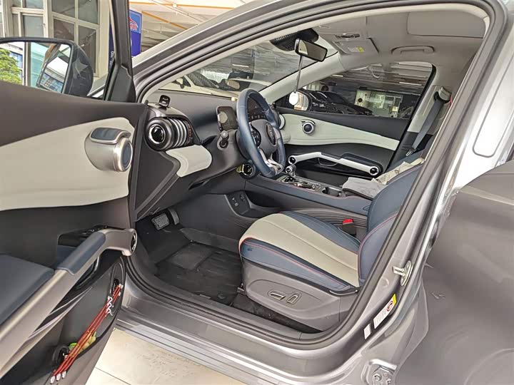 Фото 16 - BYD Yuan Plus