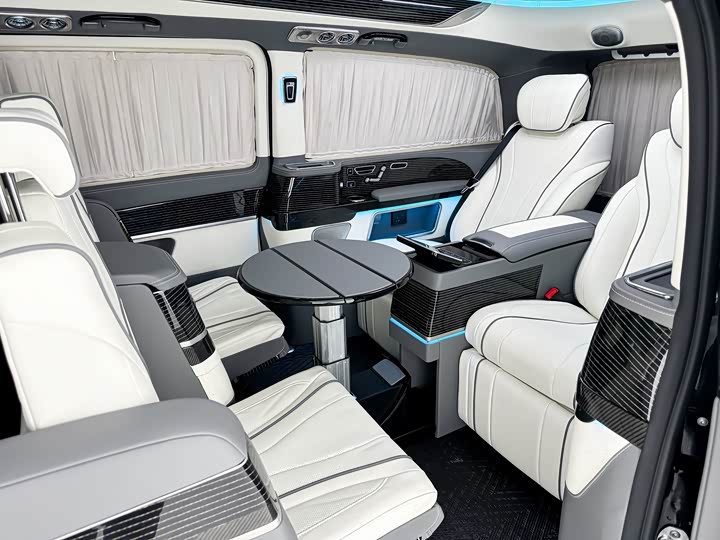 Фото 14 - Mercedes-Benz V-Class