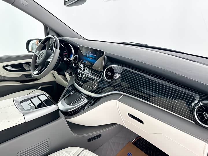 Фото 17 - Mercedes-Benz V-Class