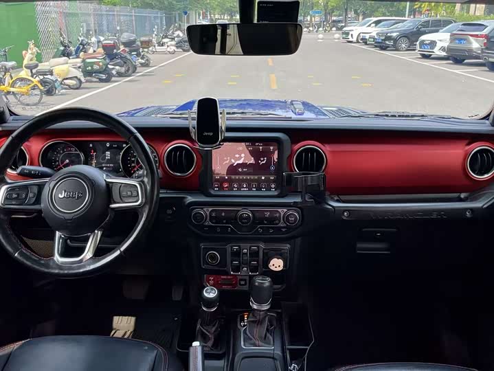 Фото 10 - Jeep Wrangler