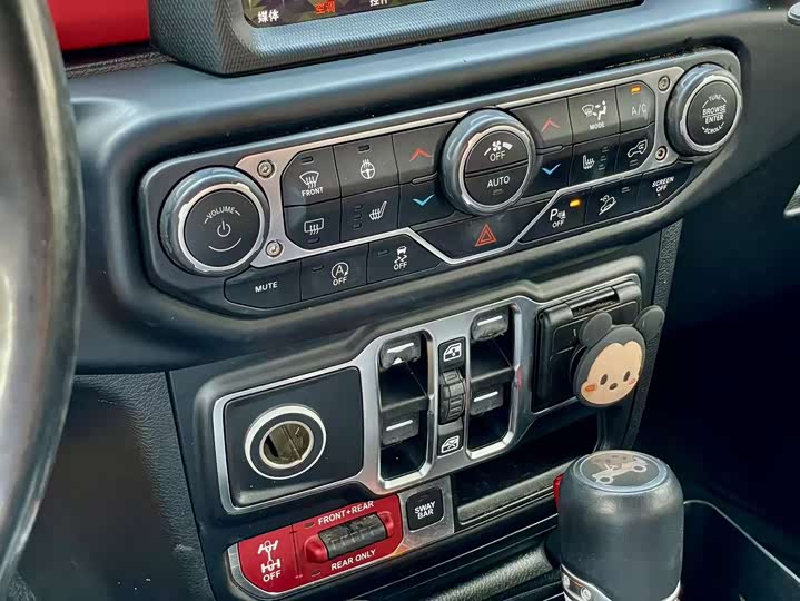 Фото 18 - Jeep Wrangler