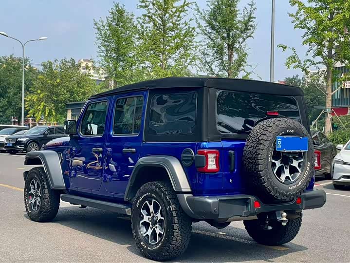 Фото 7 - Jeep Wrangler