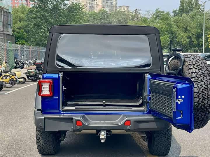 Фото 8 - Jeep Wrangler