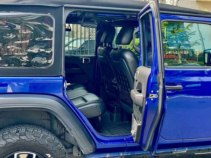 Фото 9 - Jeep Wrangler