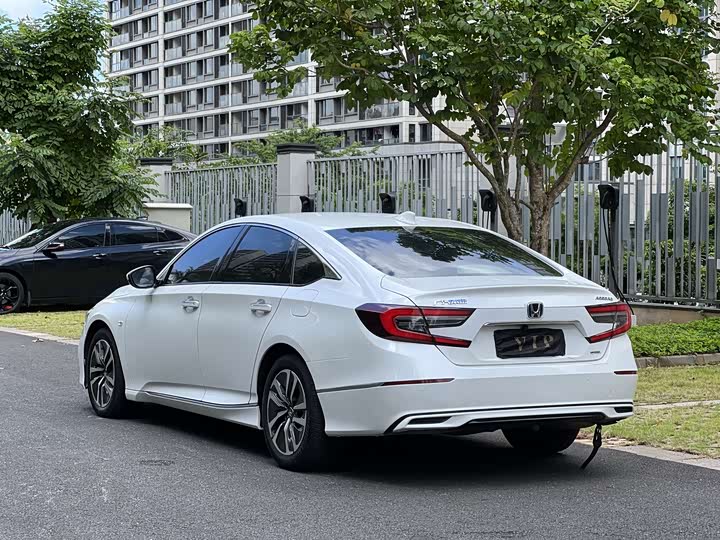 Фото 7 - Honda Accord