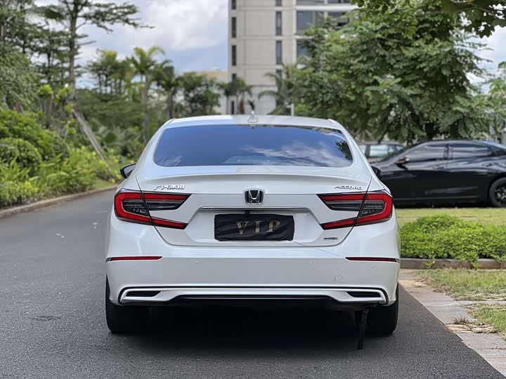 Фото 8 - Honda Accord