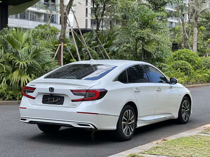 Фото 9 - Honda Accord