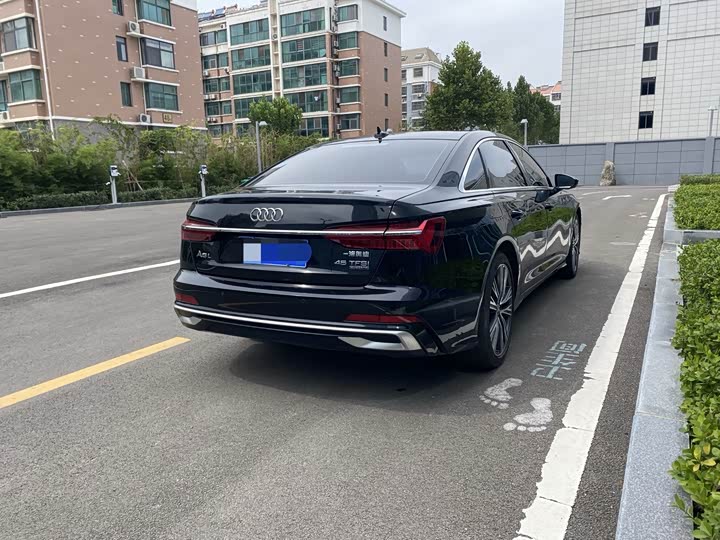 Фото 10 - Audi A6L