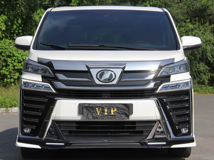 Фото 1 - Toyota Vellfire