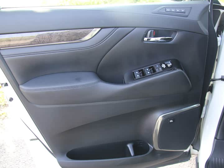 Фото 10 - Toyota Vellfire