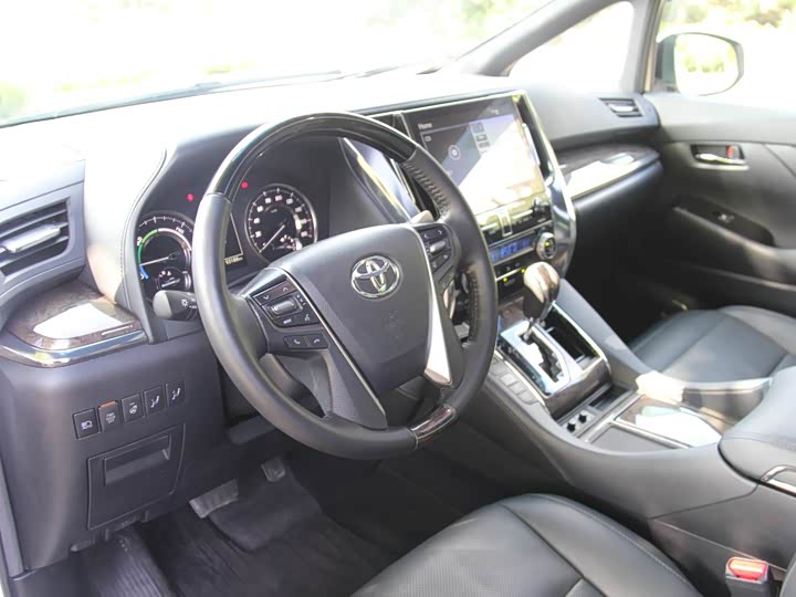 Фото 11 - Toyota Vellfire