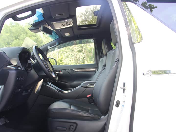 Фото 13 - Toyota Vellfire