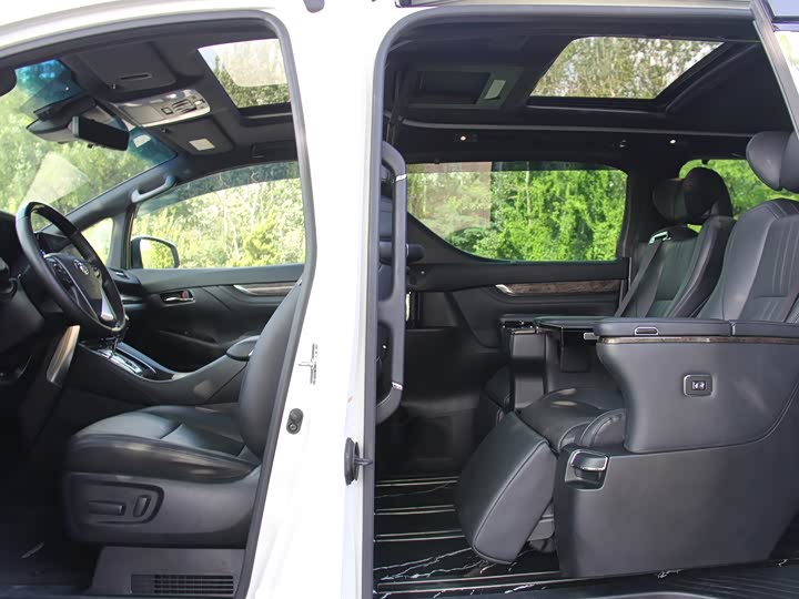 Фото 14 - Toyota Vellfire