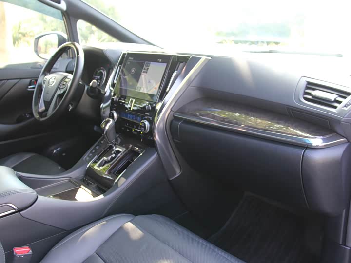 Фото 16 - Toyota Vellfire