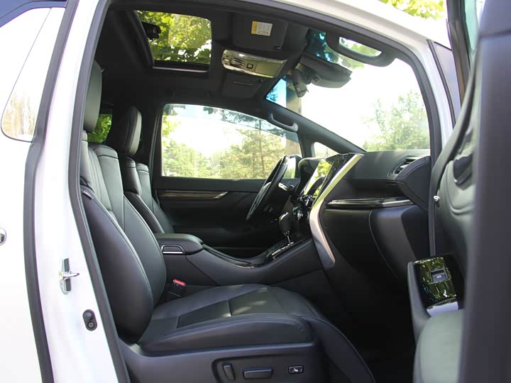 Фото 17 - Toyota Vellfire