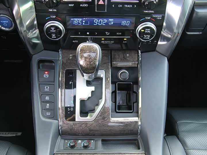 Фото 23 - Toyota Vellfire