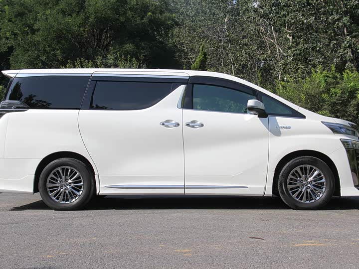 Фото 8 - Toyota Vellfire