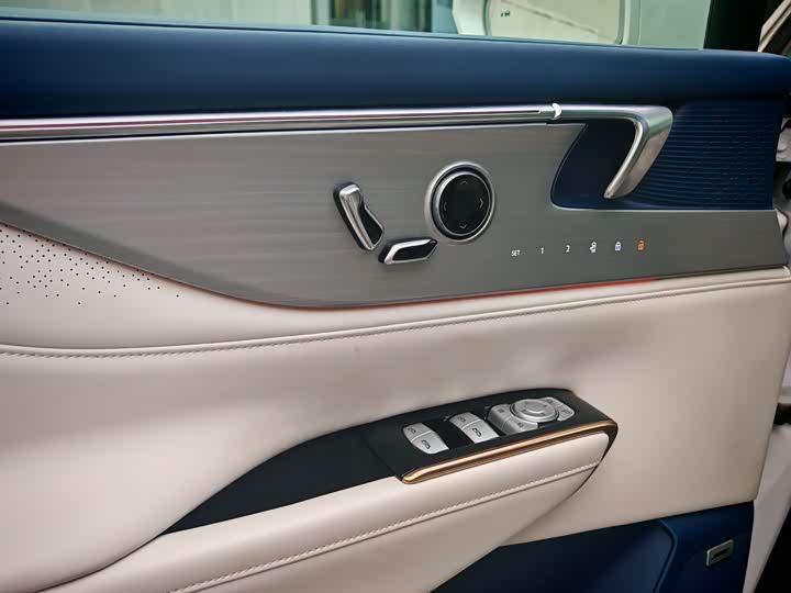 Фото 14 - Buick GL8 Hybrid