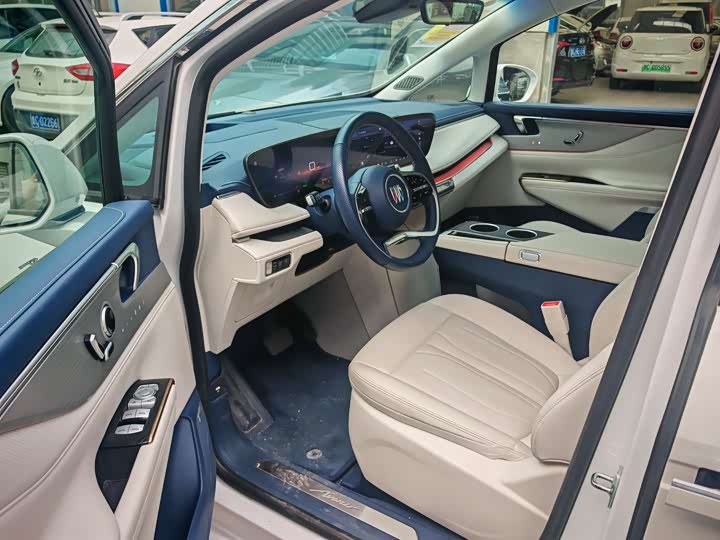 Фото 5 - Buick GL8 Hybrid