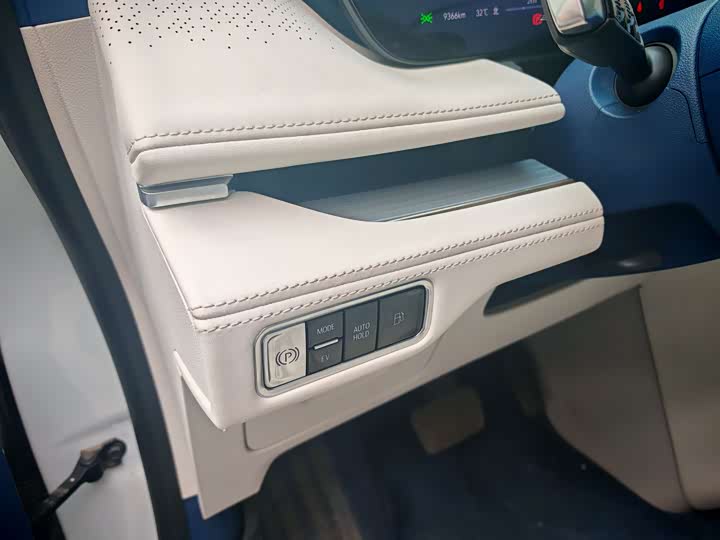 Фото 8 - Buick GL8 Hybrid