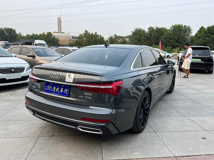 Фото 13 - Audi A6L