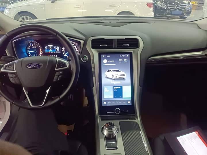 Фото 10 - Ford Mondeo