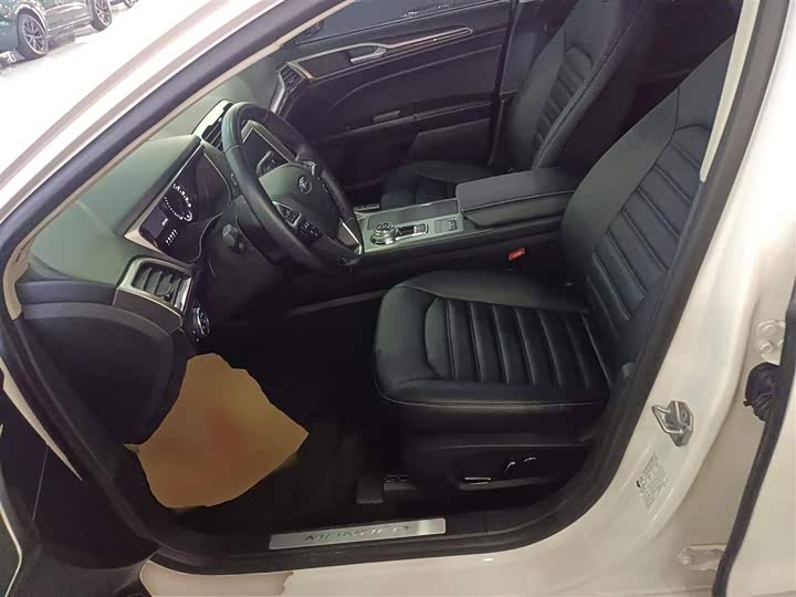 Фото 15 - Ford Mondeo