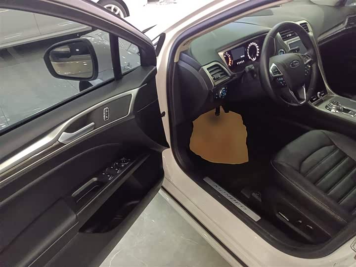 Фото 16 - Ford Mondeo