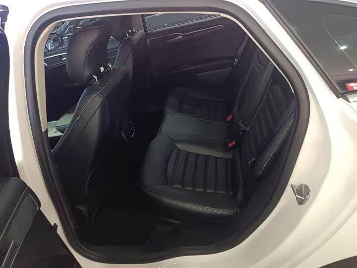 Фото 17 - Ford Mondeo