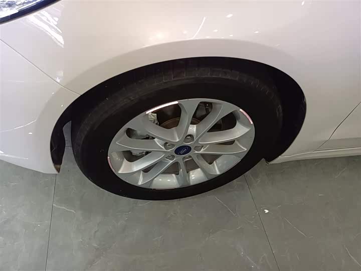 Фото 23 - Ford Mondeo