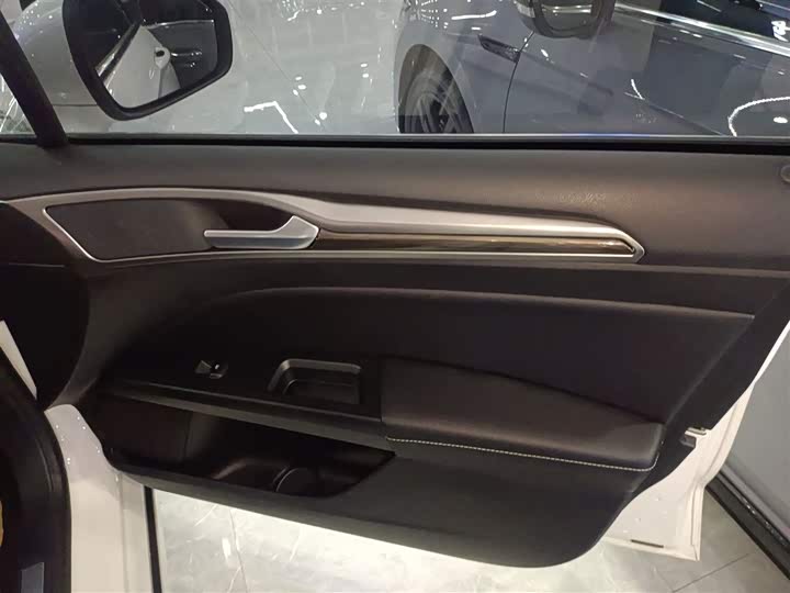 Фото 26 - Ford Mondeo