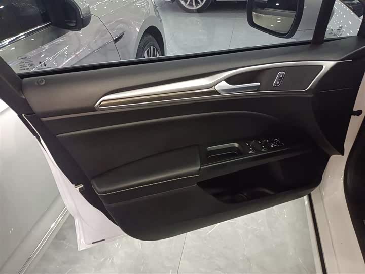 Фото 28 - Ford Mondeo