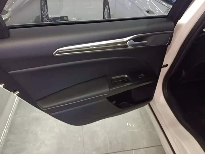 Фото 29 - Ford Mondeo