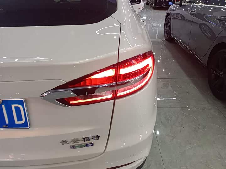 Фото 8 - Ford Mondeo