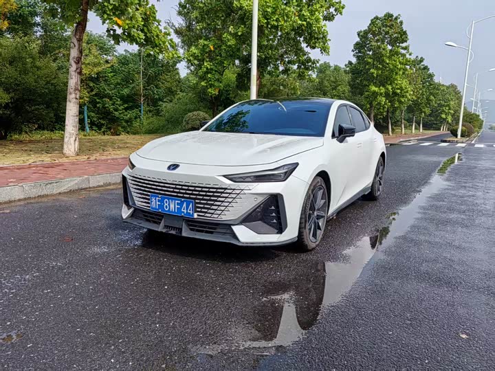 Фото 1 - Changan UNI-V