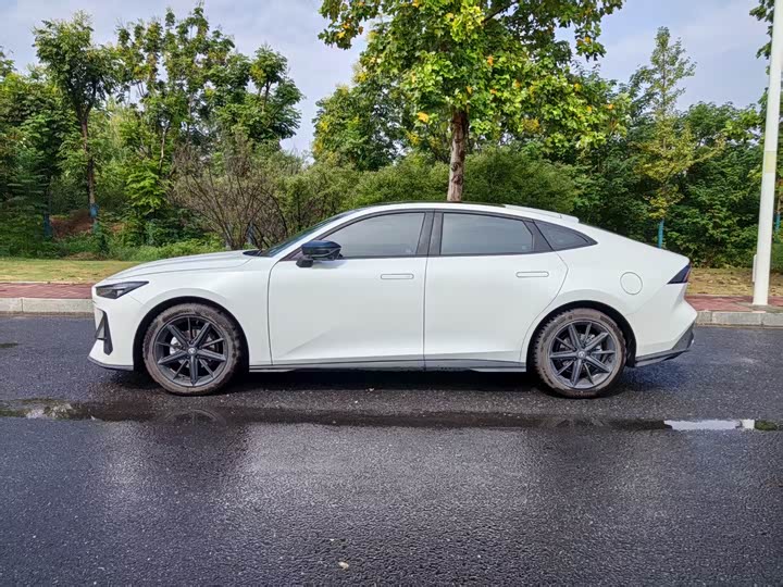 Фото 3 - Changan UNI-V