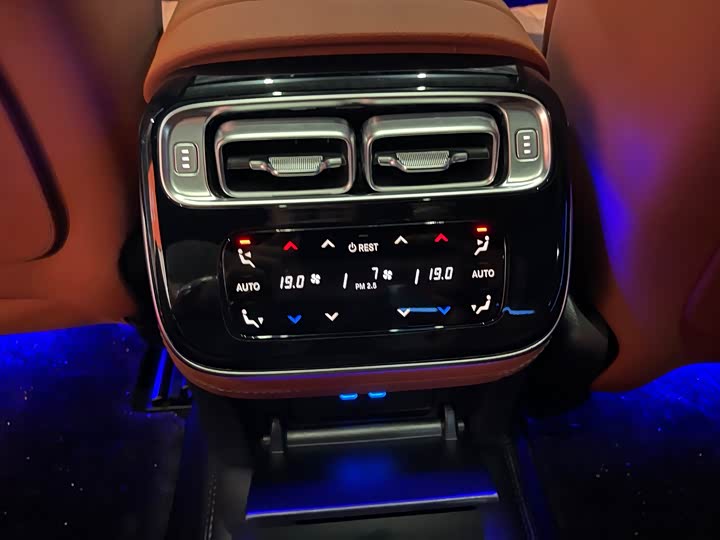 Фото 11 - Mercedes-Benz S-Class