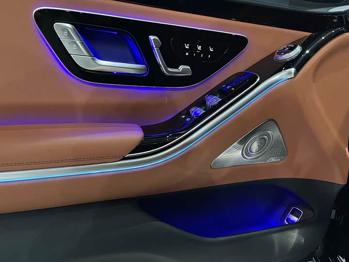 Фото 13 - Mercedes-Benz S-Class