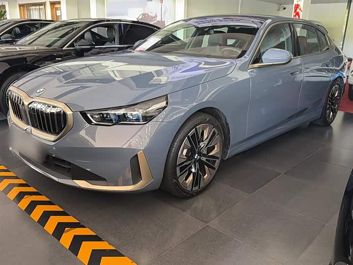 Фото 1 - BMW 5 Series