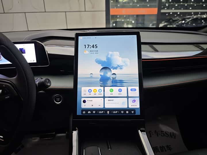 Фото 10 - Geely Atlas