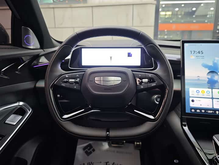 Фото 6 - Geely Atlas