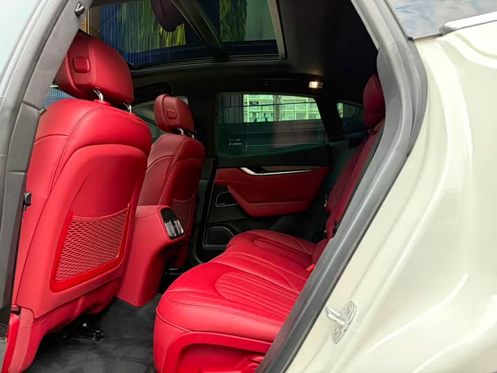 Фото 11 - Maserati Levante