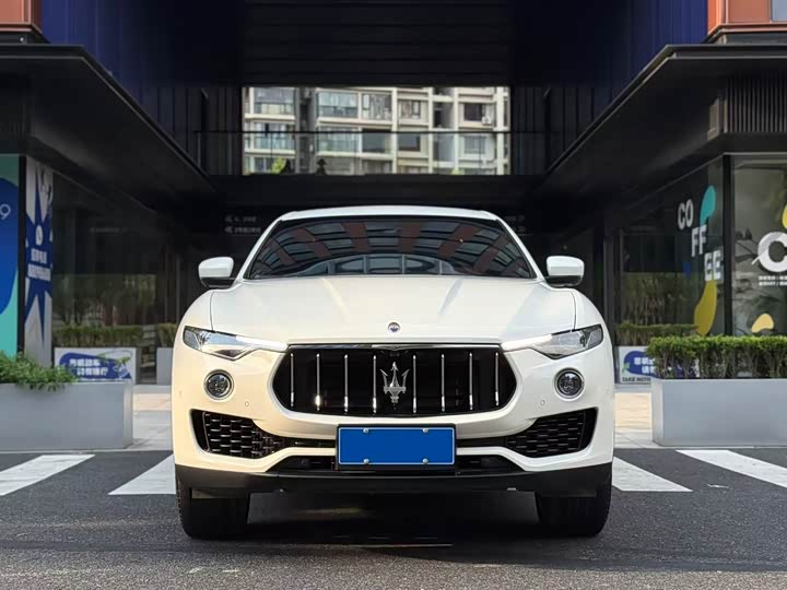 Фото 2 - Maserati Levante