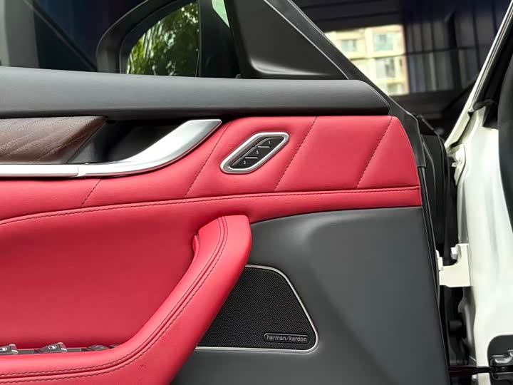 Фото 5 - Maserati Levante