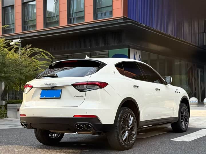 Фото 7 - Maserati Levante