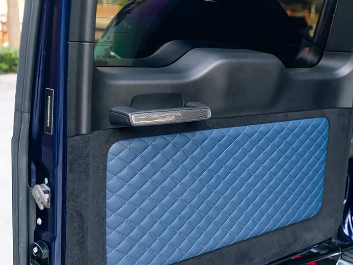 Фото 23 - Mercedes-Benz G-Class