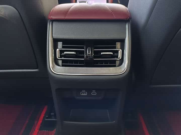 Фото 14 - Hongqi H5