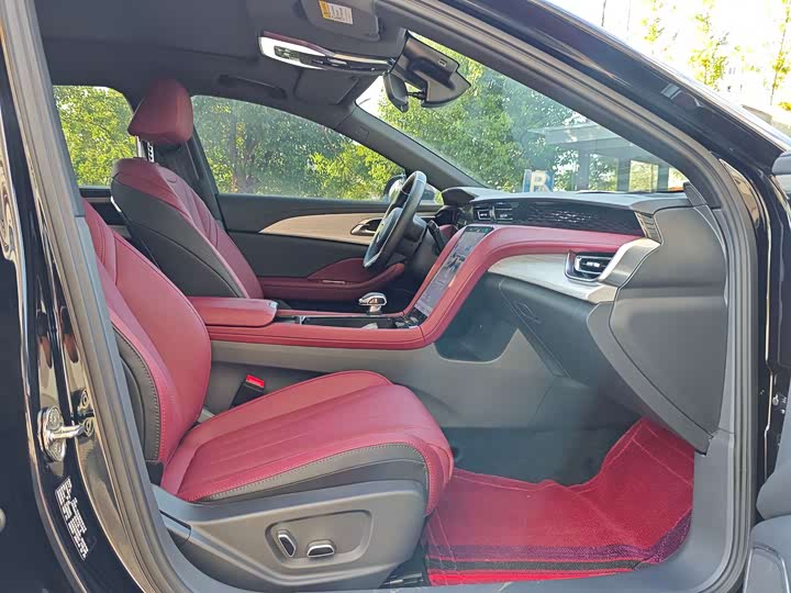 Фото 8 - Hongqi H5