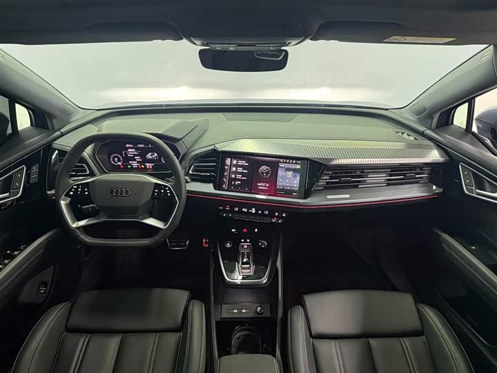 Фото 12 - Audi Q4 e-tron