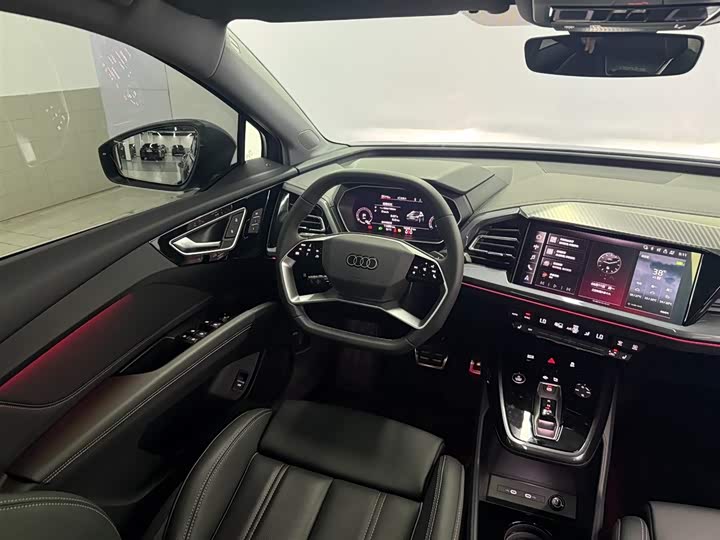 Фото 13 - Audi Q4 e-tron